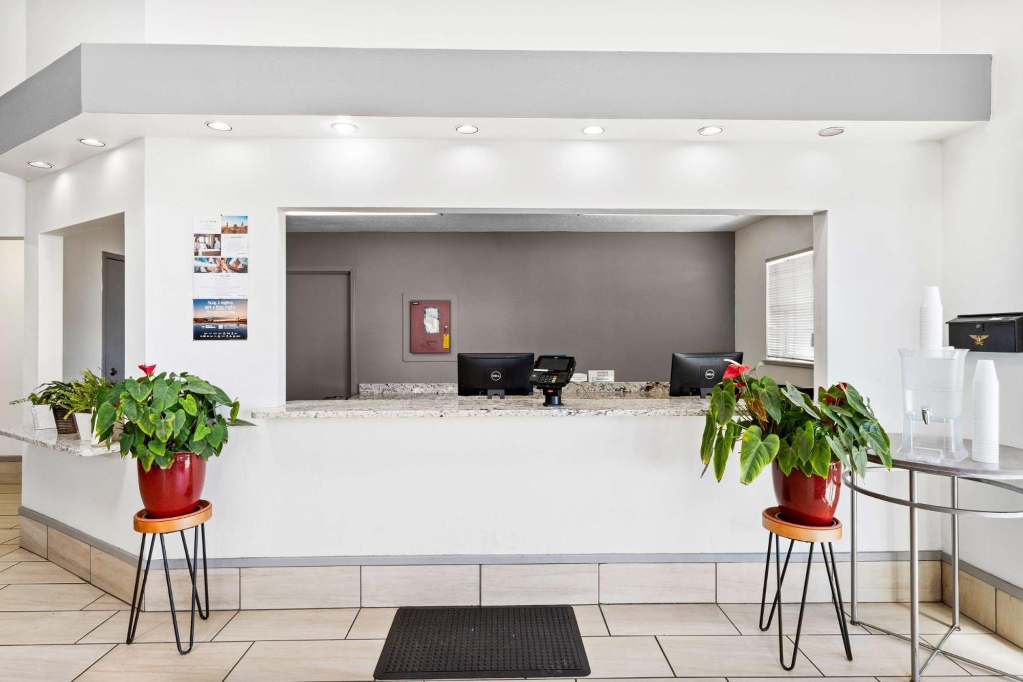 Surestay By Western Midtown